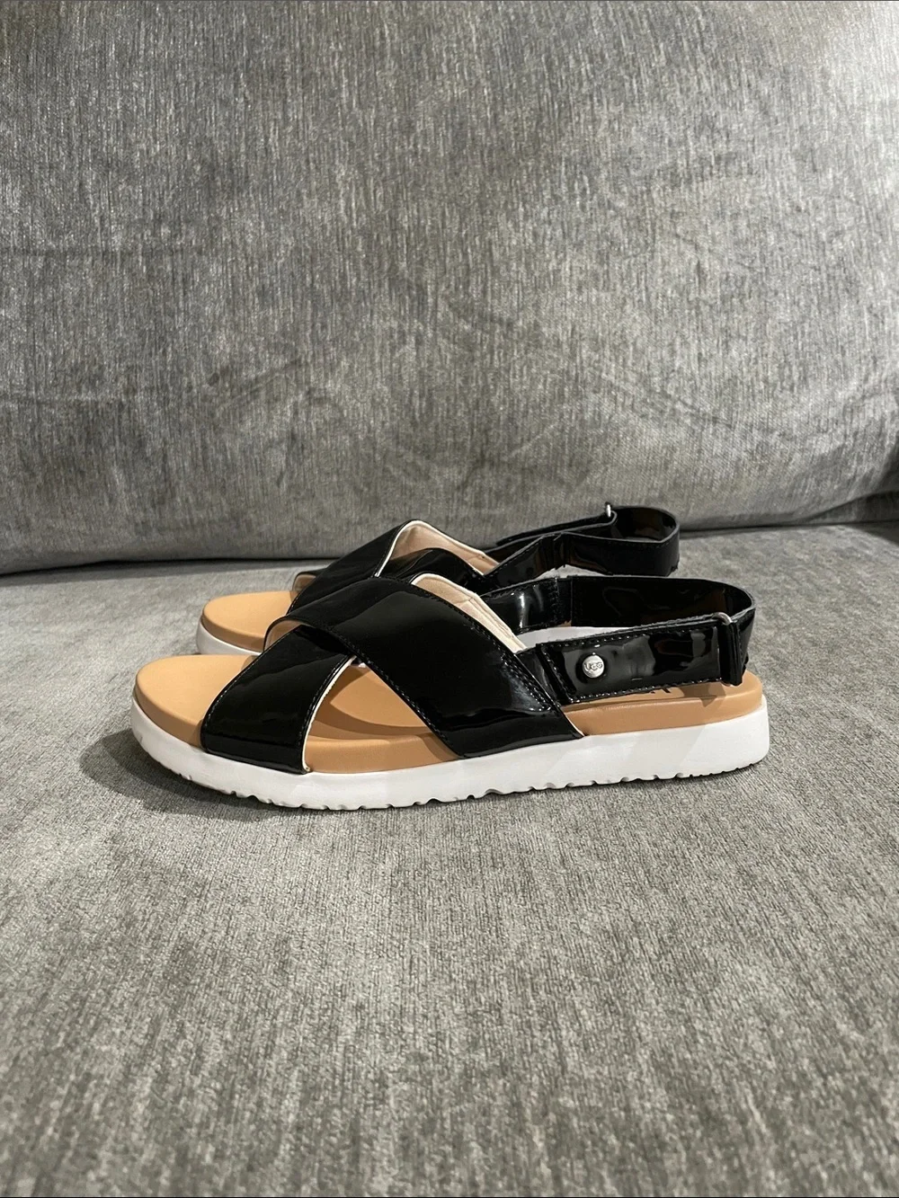 UGG Kids Klara Sandals Black Patent Leather Size 6